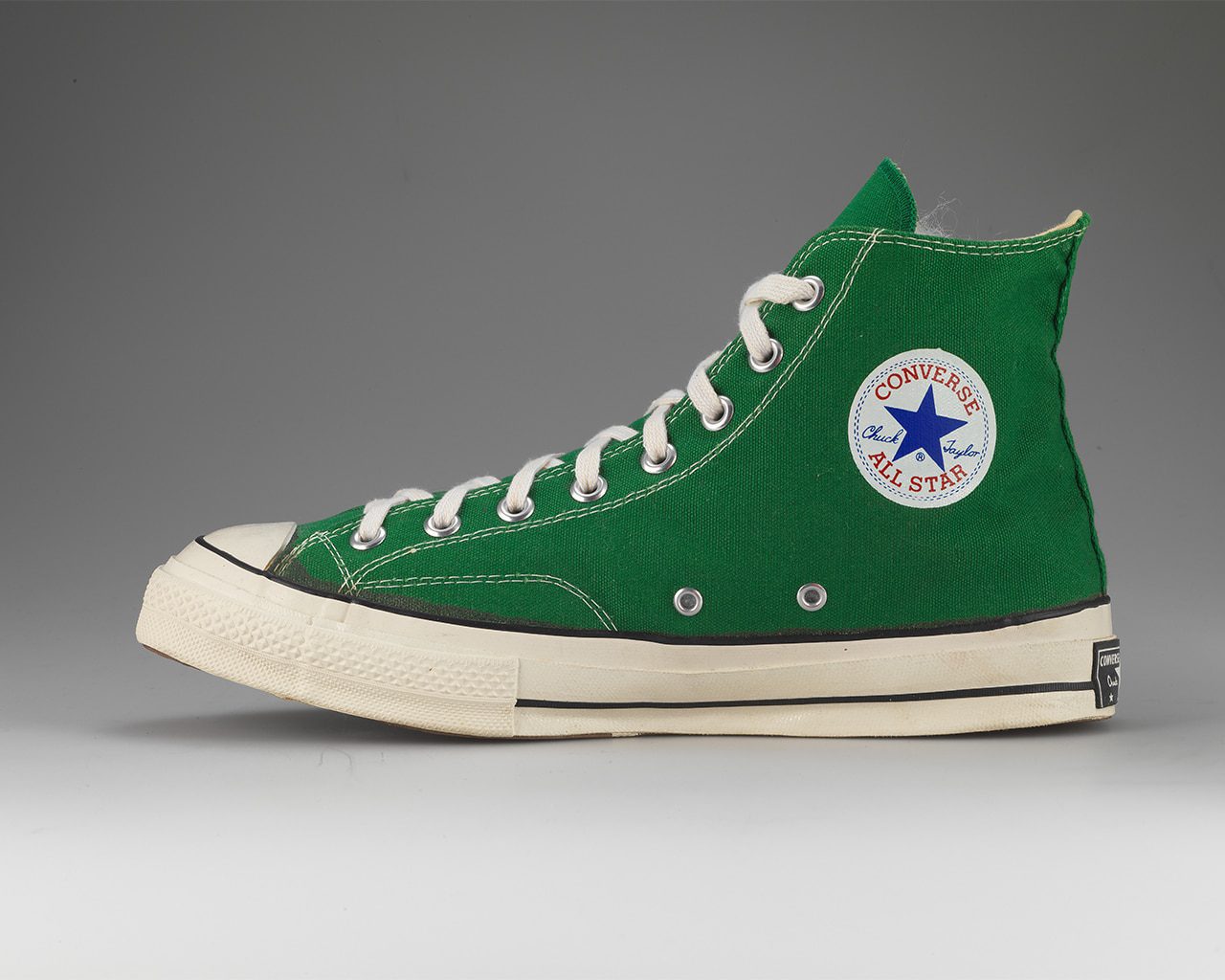 کفش‌های کتانی آل استار برای اولین بار در یک قرن پیش عرضه شد